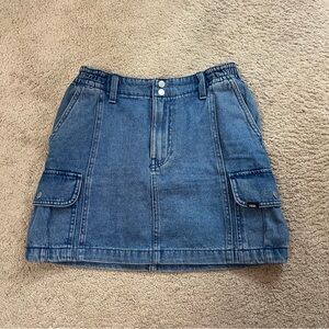 Vans denim cargo mini skirt
Size XS